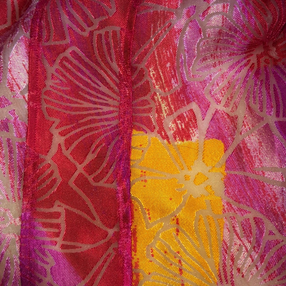 Linear Top - Picture 4 of 7